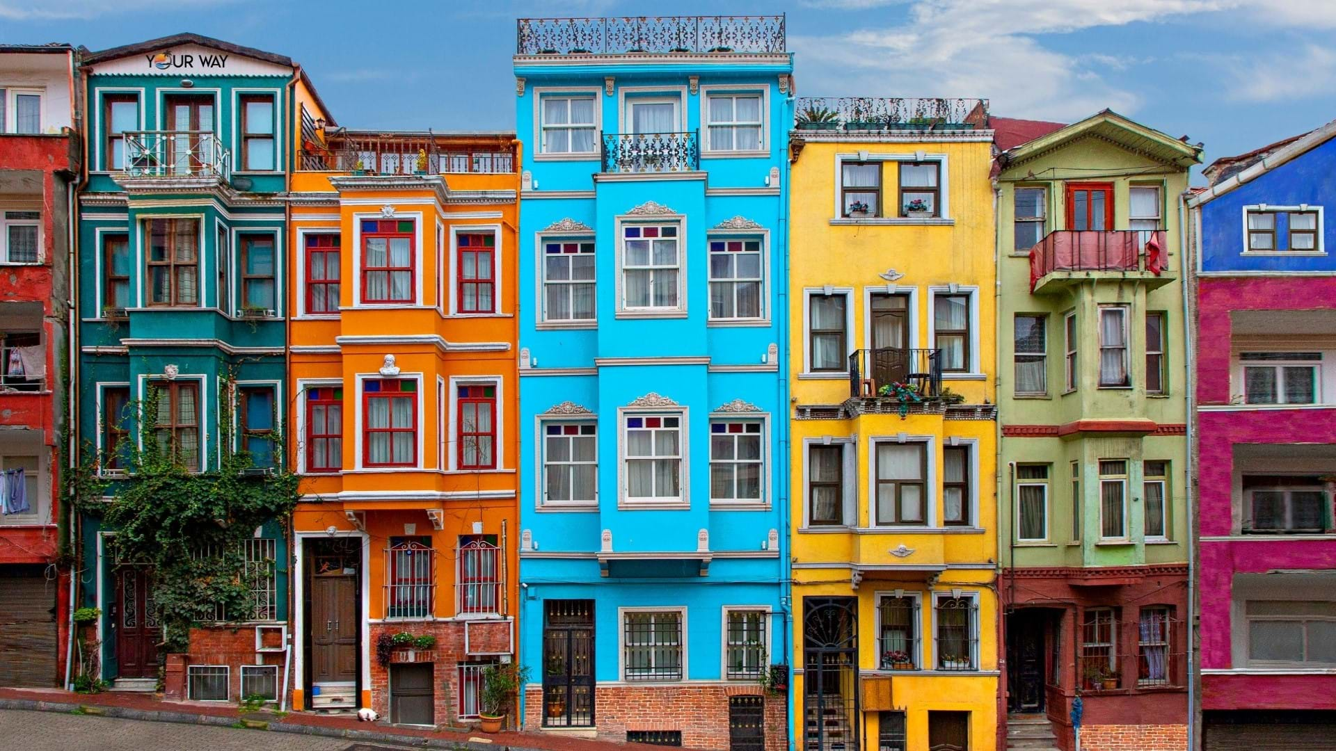 Istanbul, stari deo grada, jedan je od najlepše očuvanih delova grada sa kućama starim po dvestorine godina.